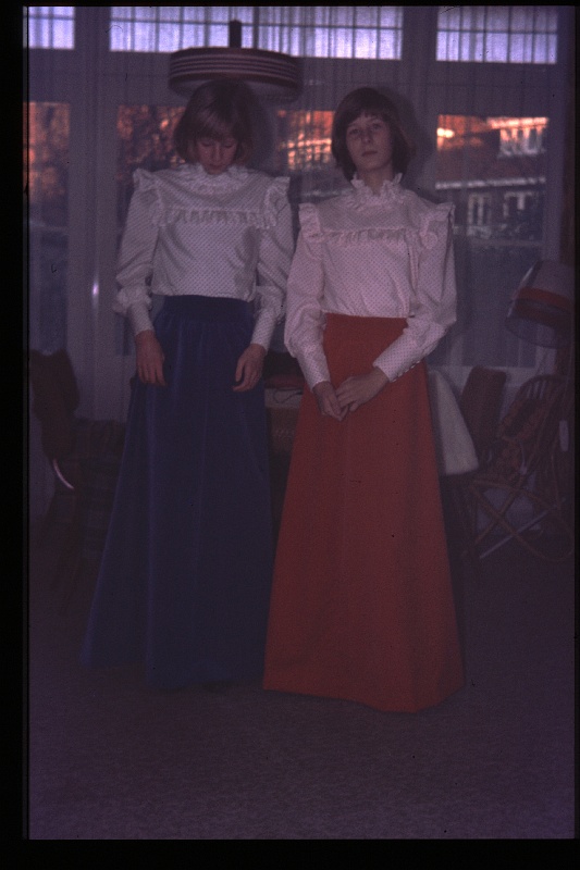 29.Delft okt 1975 Brigitte,Marion.JPG
